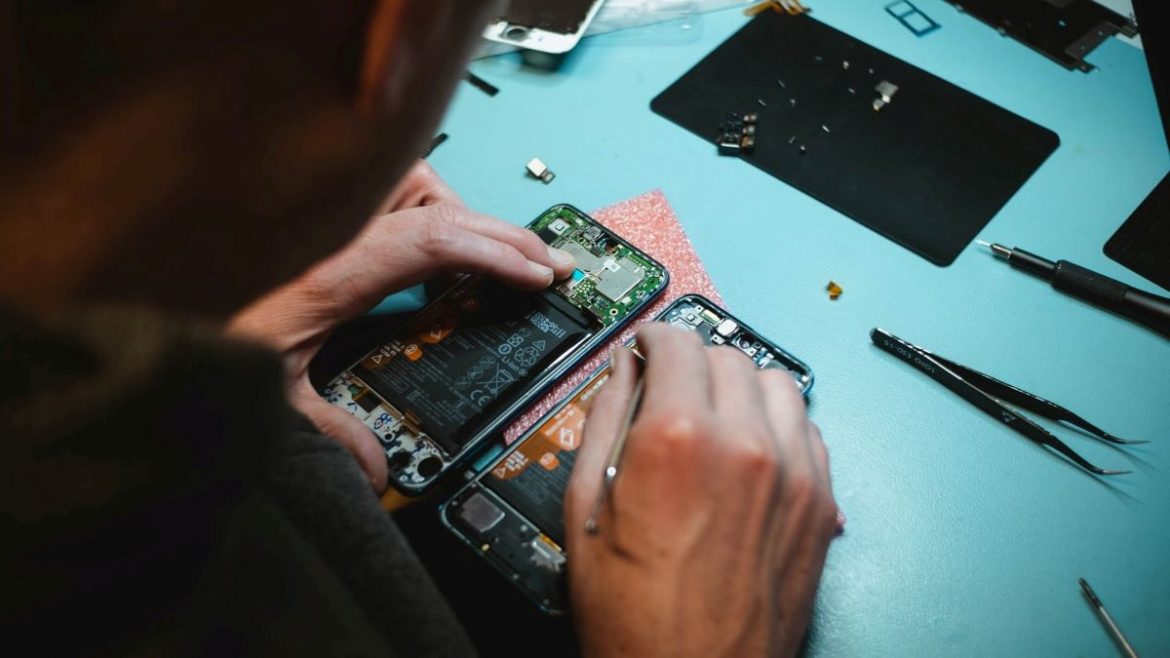Broken Phone? Don’t Throw It Out; Fix It Yourself