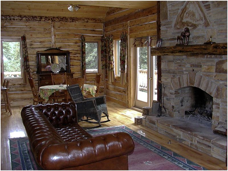 Why Choose A Company That Builds Handcrafted Cedar Log Cabin Kits?