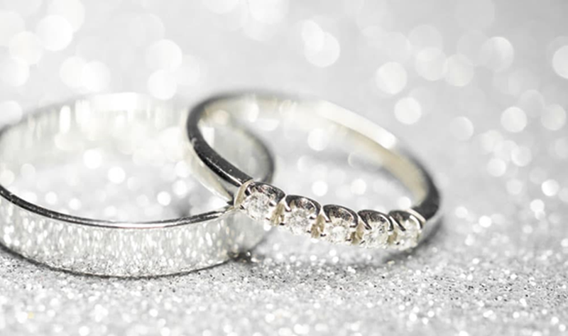 White Gold vs Silver: Choosing the Right Metal for Your Jewelry