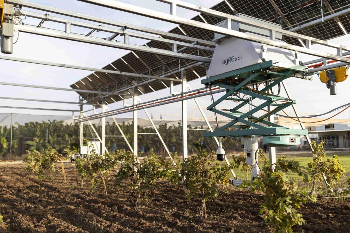 These robots build solar panels in farmer’s fields