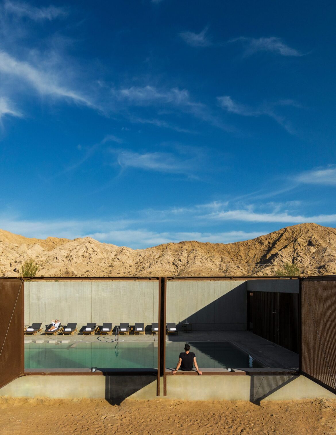 Al Faya Lodge: Sustainable Architecture Meets Desert Serenity